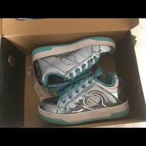 Girls heelys shoes...size 13 youth